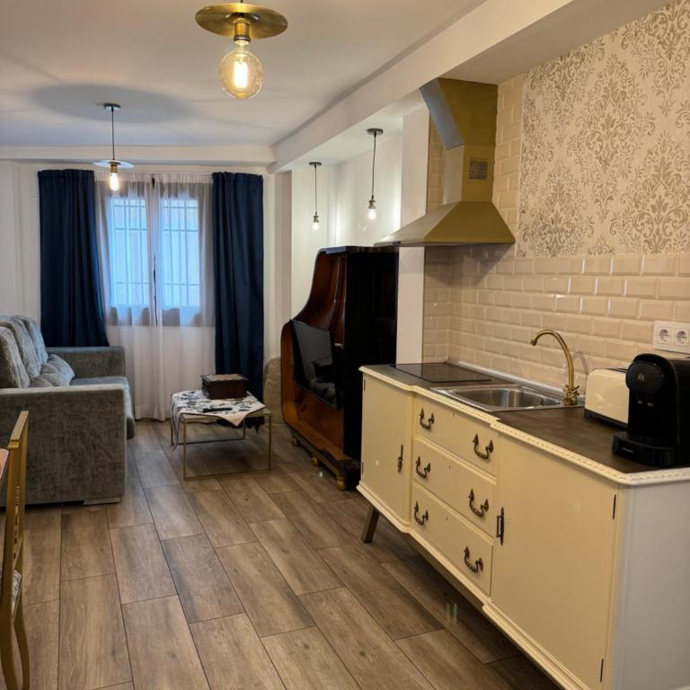 ATENEO CUENCA Suites con cocina en el casco histórico - Estudio Familiar - 3