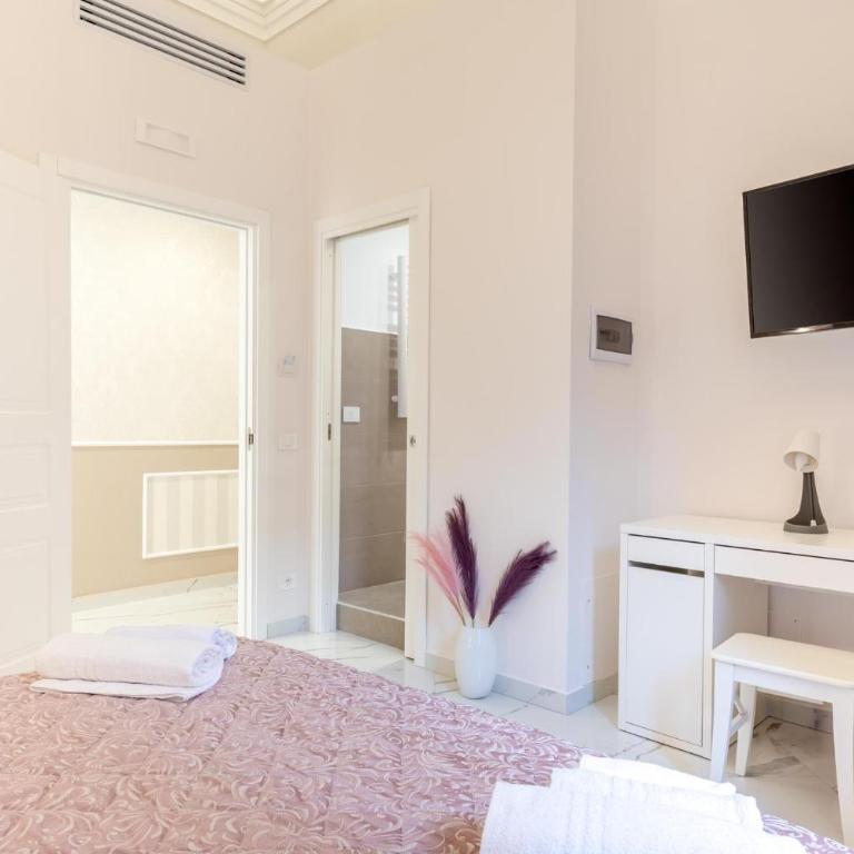 PalazzoBellini - Double Room with Balcony - 3