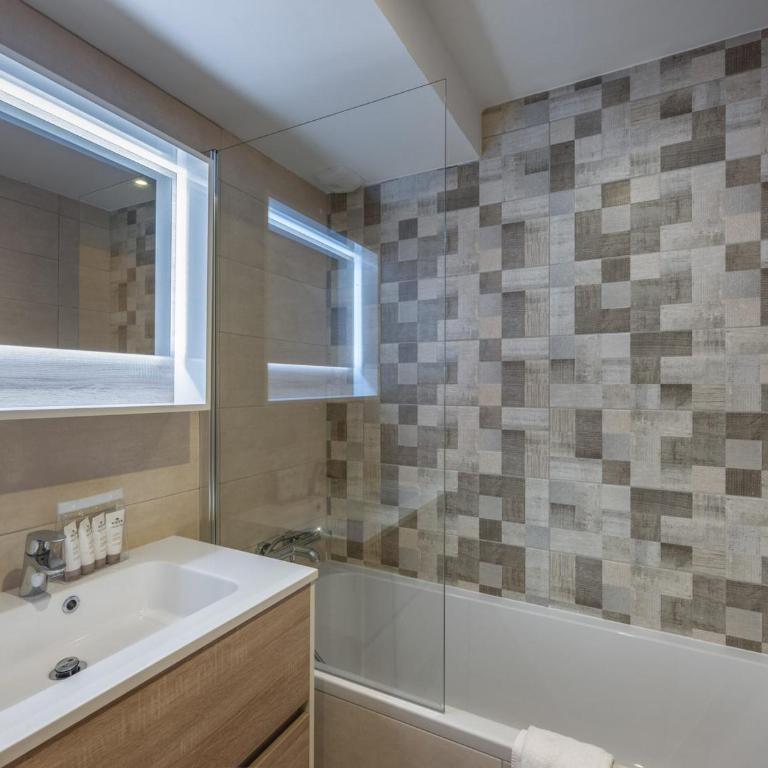 Appartement moderne proche des pistes avec parking à Courchevel - FR-1-563-140 - Appartement - 3