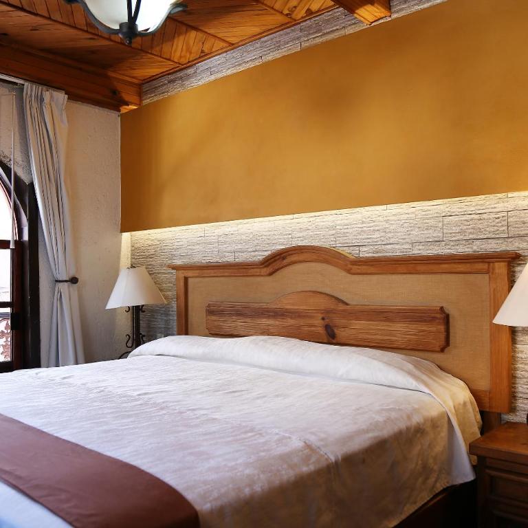 Meson de Juan Valle - King Room - 1