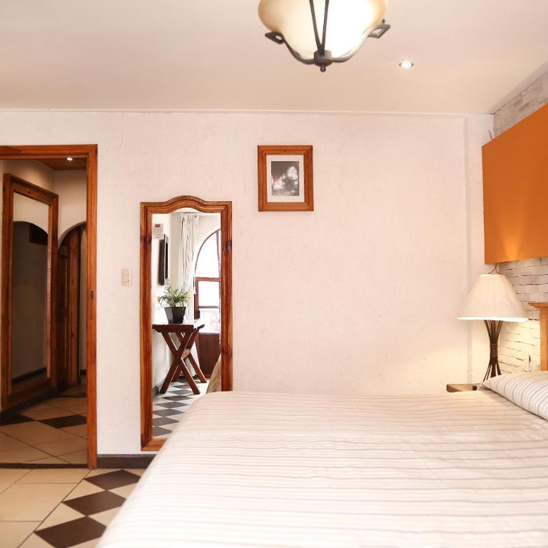 Meson de Juan Valle - King Room - 6