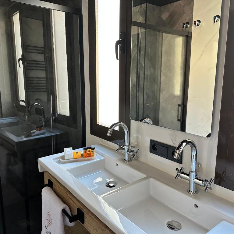 Bubaqia House - Suites Boutique - Deluxe Junior Suite - 1