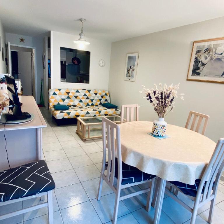 Appartement T3 Lumineux avec Balcon, Garage et Wi-Fi - Plage et Commerces à Proximité - FR-1-92-561 - Apartment (5 Erwachsene) - 1