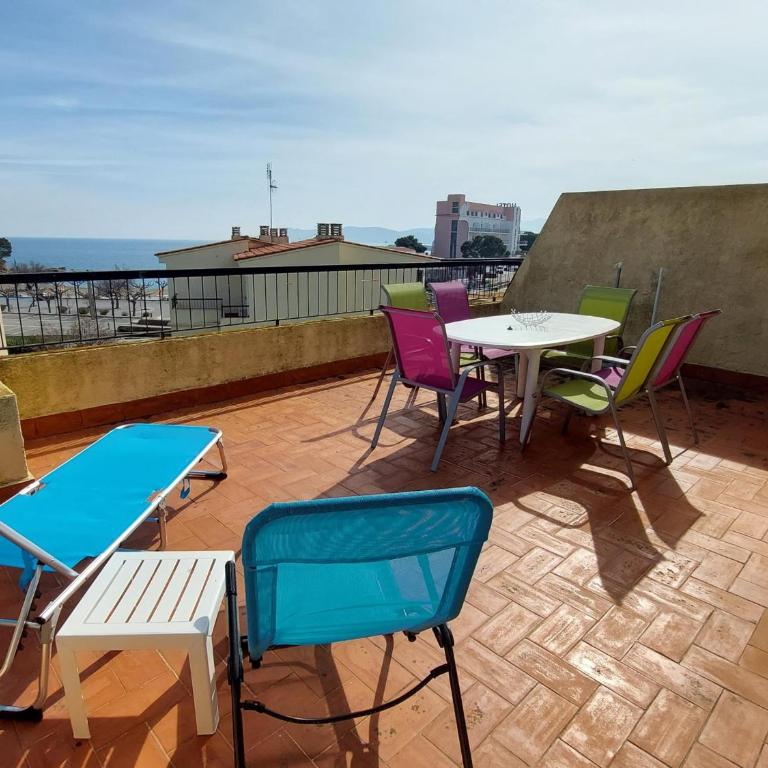 Magnífico ático amueblado con terraza a 2 pasos de la playa - Se aceptan mascotas - ES-170-23 - Apartamento - 1