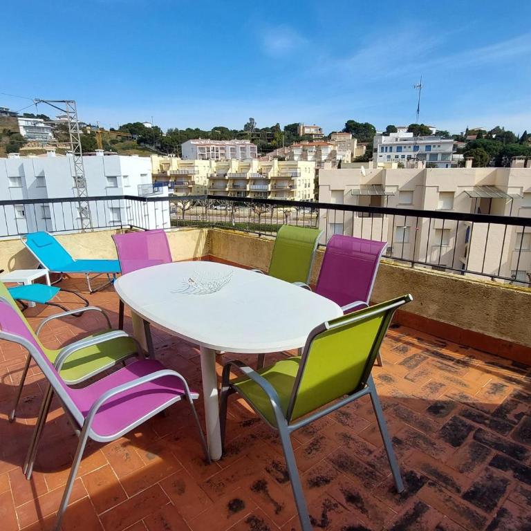 Magnífico ático amueblado con terraza a 2 pasos de la playa - Se aceptan mascotas - ES-170-23 - Apartamento - 2