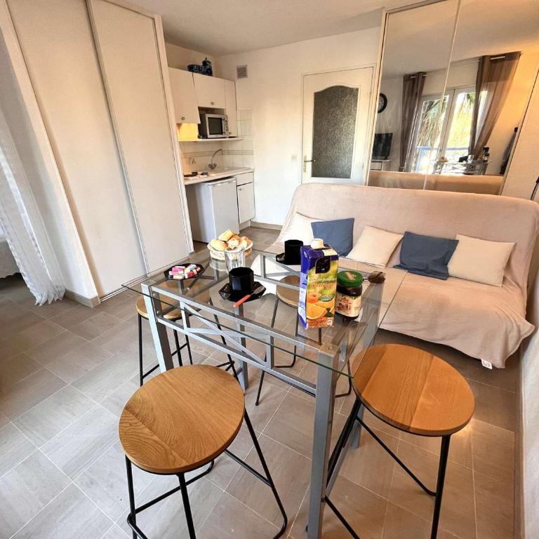 Studio cabine 2 pers à Port Fréjus, proche plage, internet inclus - FR-1-226A-168 - Appartamento - 1