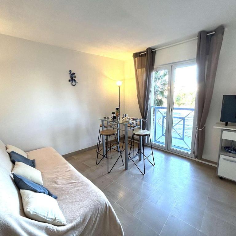 Studio cabine 2 pers à Port Fréjus, proche plage, internet inclus - FR-1-226A-168 - Appartamento - 2