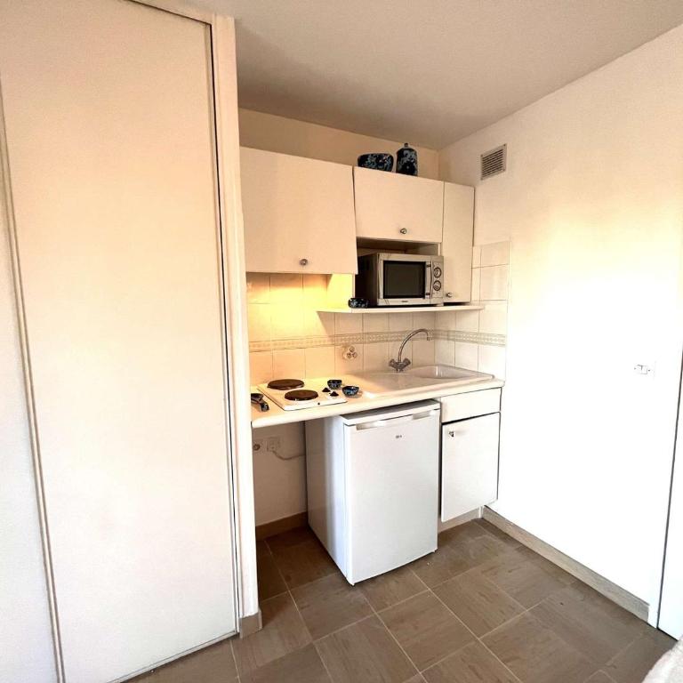 Studio cabine 2 pers à Port Fréjus, proche plage, internet inclus - FR-1-226A-168 - Appartamento - 3