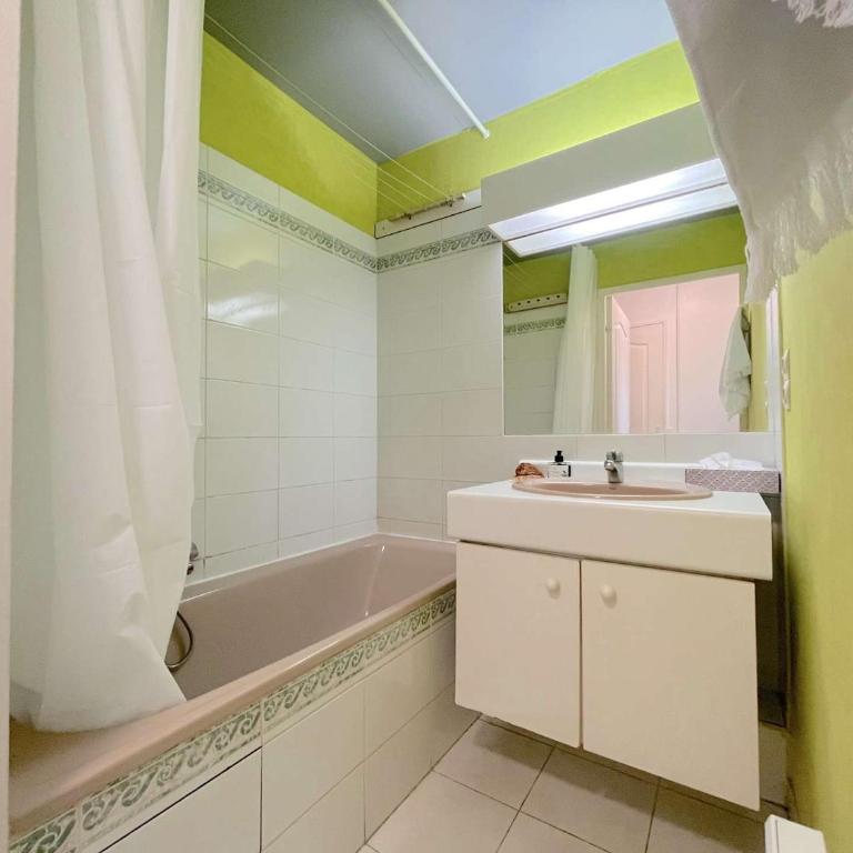 Studio cabine 2 pers à Port Fréjus, proche plage, internet inclus - FR-1-226A-168 - Appartamento - 12