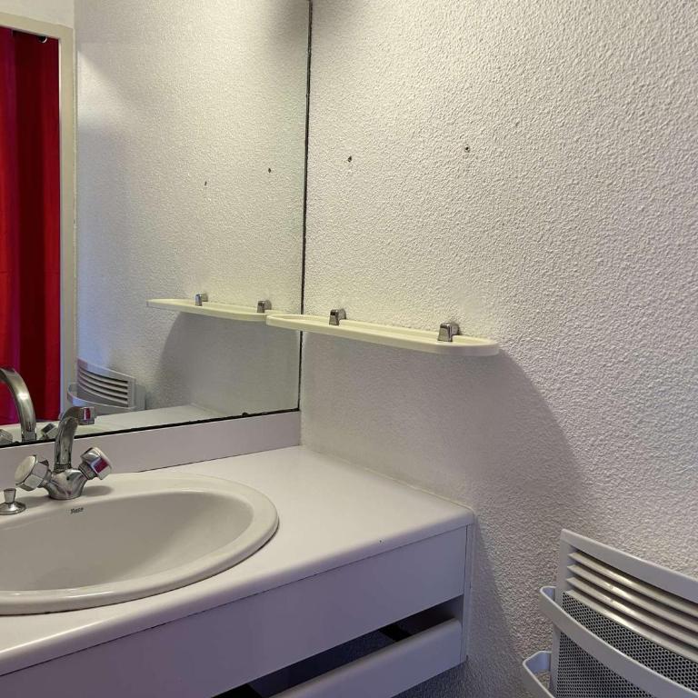 Montgenèvre : Studio rénové, ski aux pieds, 4 pers., parking inclus, animaux acceptés - FR-1-330D-135 - Apartment - 6