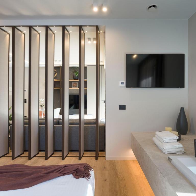 Aera Suites 301-302 by Letstay - Apartment with Balcony - 5