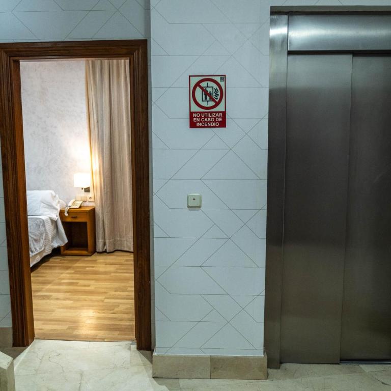Hotel Granada Centro - Budget Double Room - 4