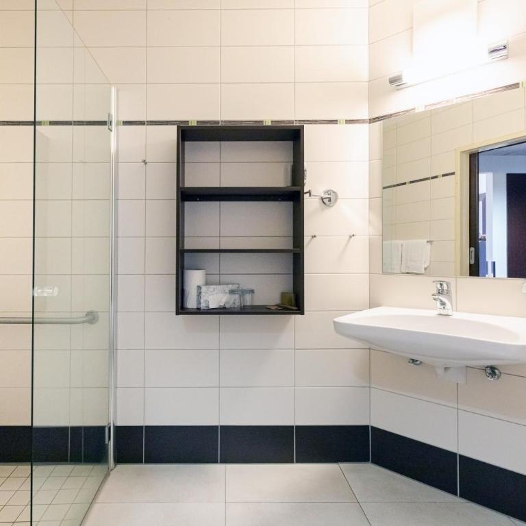 eduCARE Hotel - Deluxe Doppelzimmer mit Balkon - 5