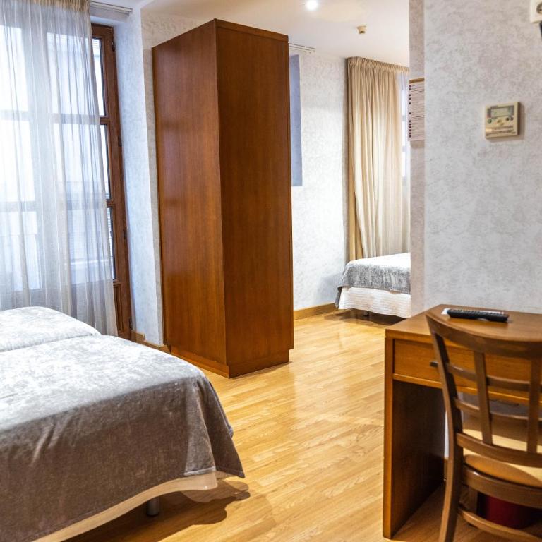 Hotel Granada Centro - Standard Triple Room - 6