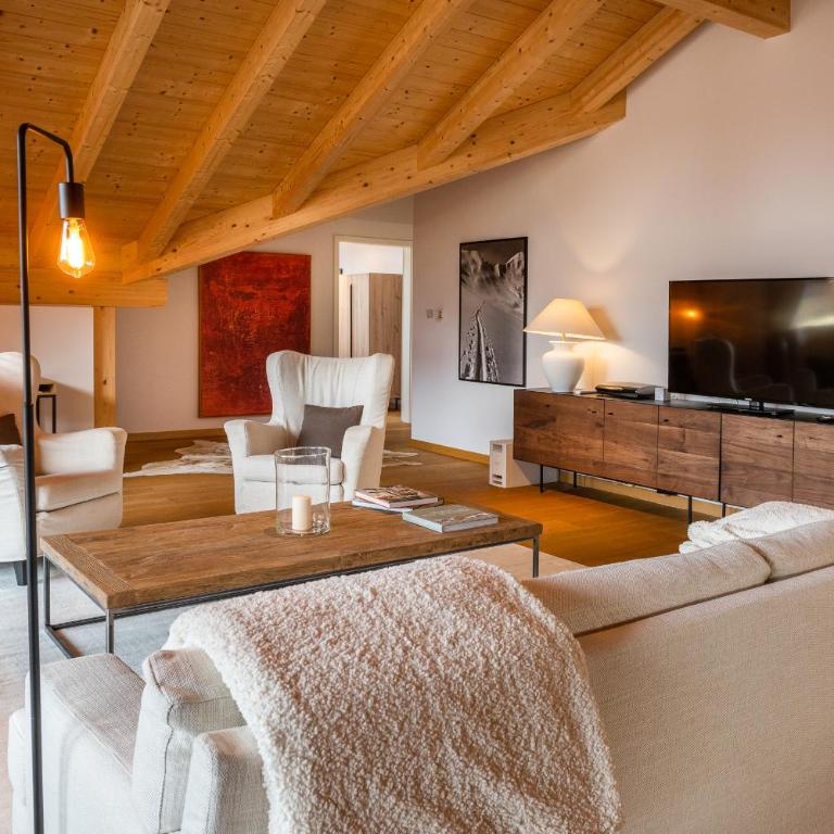 Aurum Lodge - Three-Bedroom Apartment - 1