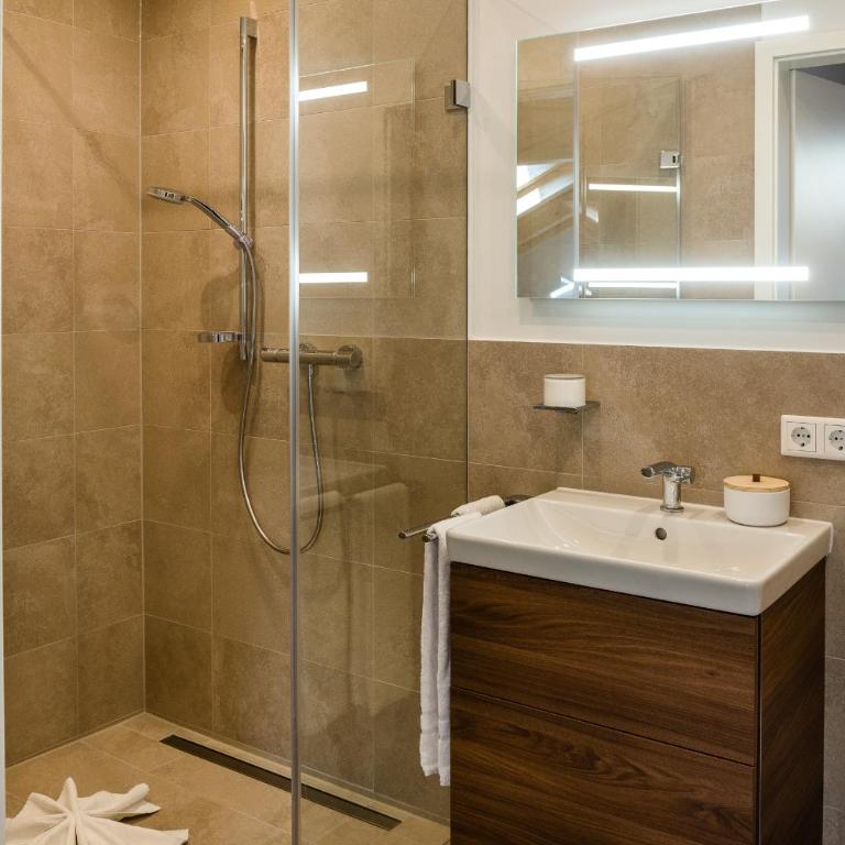 Aurum Lodge - Three-Bedroom Apartment - 30