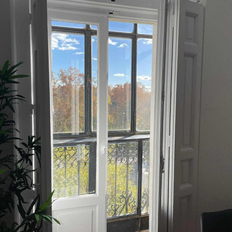 Piso luminoso con balcones frente Parque Retiro - Deluxe Double Room with Balcony - 13