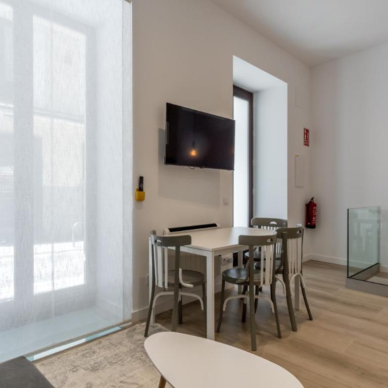 2 bedrooms 2 bathrooms- Modern and Bright- Center - Apartment - 31