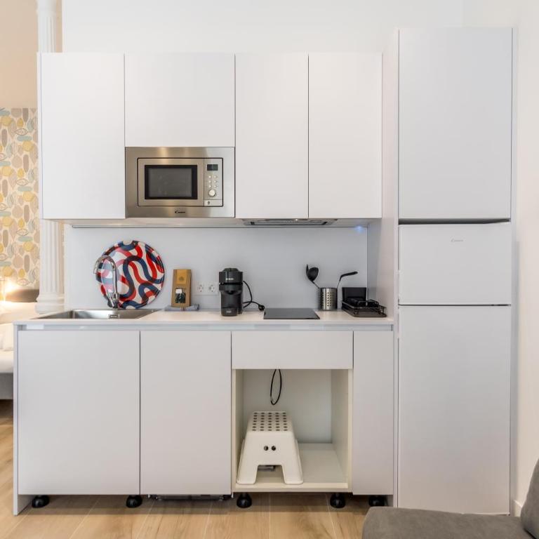 2 bedrooms 2 bathrooms- Modern and Bright- Center - Apartment - 33