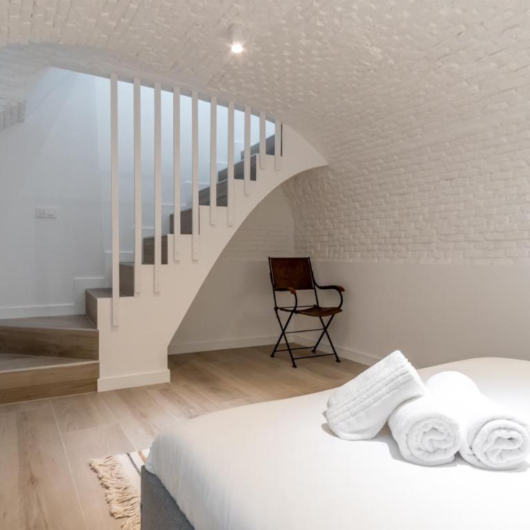 2 bedrooms 2 bathrooms- Modern and Bright- Center - Apartment - 48