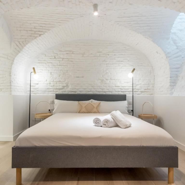 2 bedrooms 2 bathrooms- Modern and Bright- Center - Apartment - 47