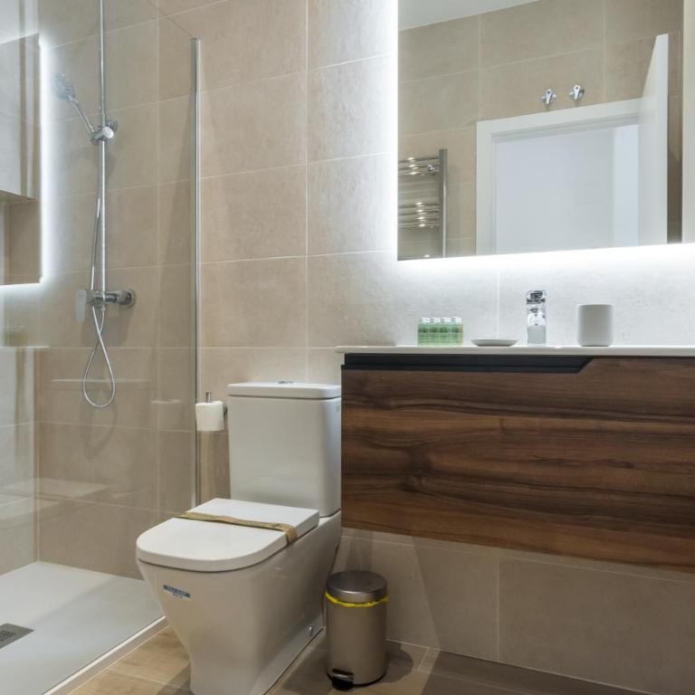 2 bedrooms 2 bathrooms- Modern and Bright- Center - Apartment - 36