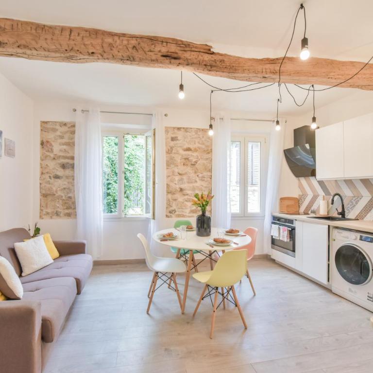 LE PETIT CASTELET - New superb flat in old Antibes, AC, WIFI, for 4 - Two-Bedroom Apartment - 1