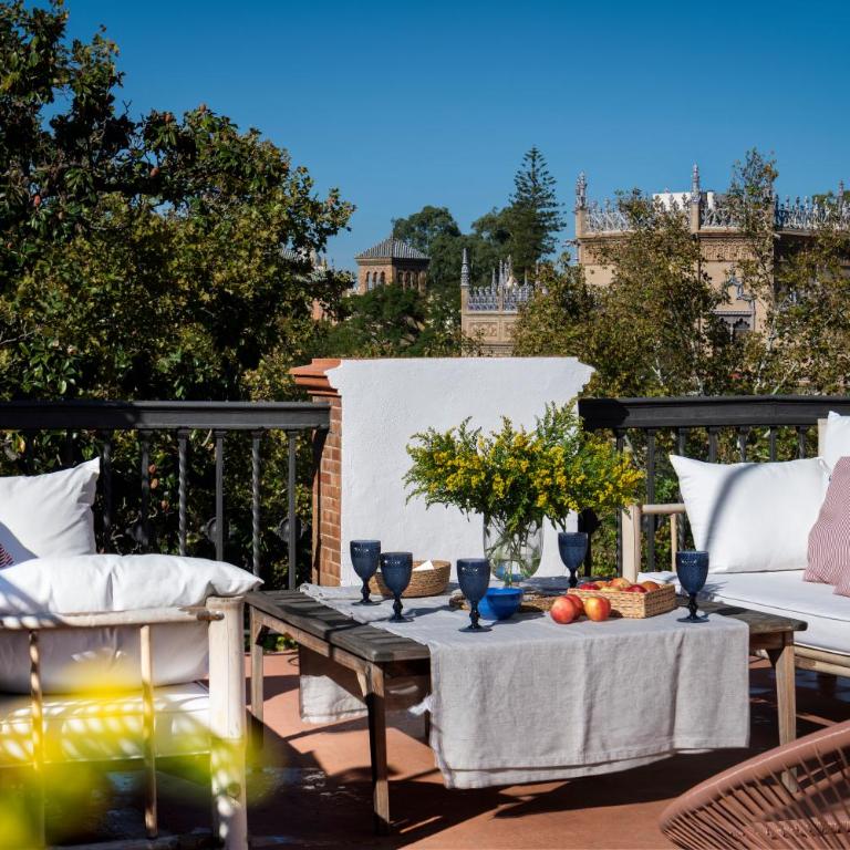 Villa Alfonso, Restored Palace House with gardens and Monuments Views - Villa - 56