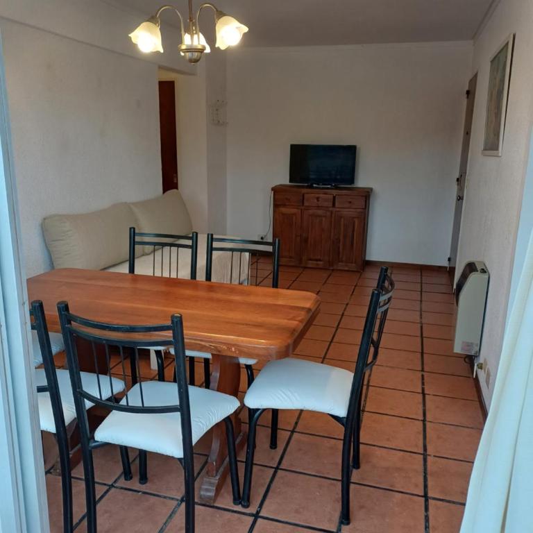 Departamento pinamar centro - Two-Bedroom Apartment - 4