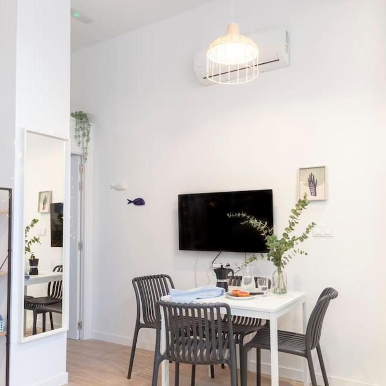 AL5 Seaside Bliss-stylish loft steps from Malvarrosa - Two-Bedroom Apartment - 21