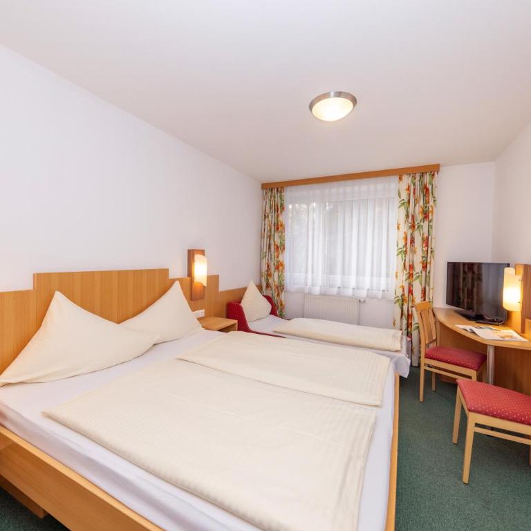 Gästehaus Rudolfo - Doppelzimmer mit Zustellbett - 3