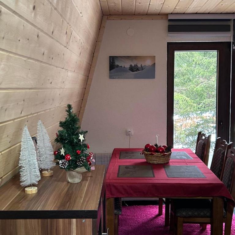 Vikendice Jahorinska Dvorišta 1 - Three-Bedroom House - 19