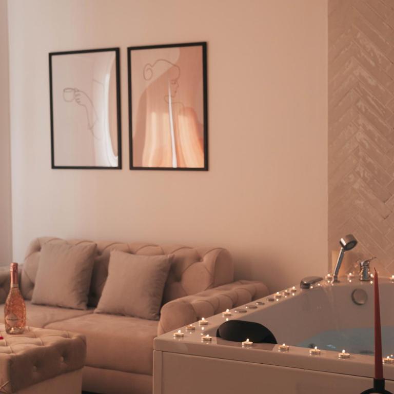 Luxury Jacuzzi Apartment - One-Bedroom Apartment - 16