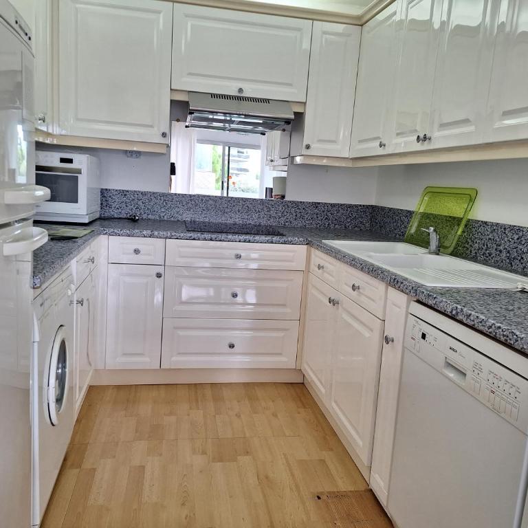 JUAN LES PINS Charming - One-Bedroom Apartment - 12