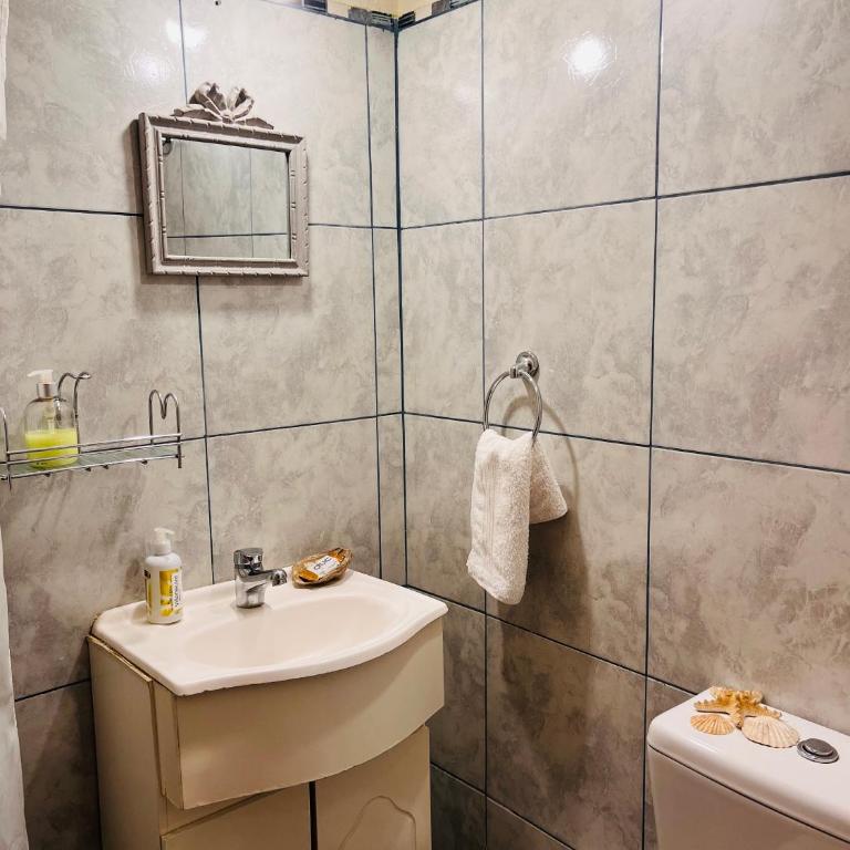 Hospedaje Flores del Sur - Habitación Estándar con baño compartido - 2 camas - 4