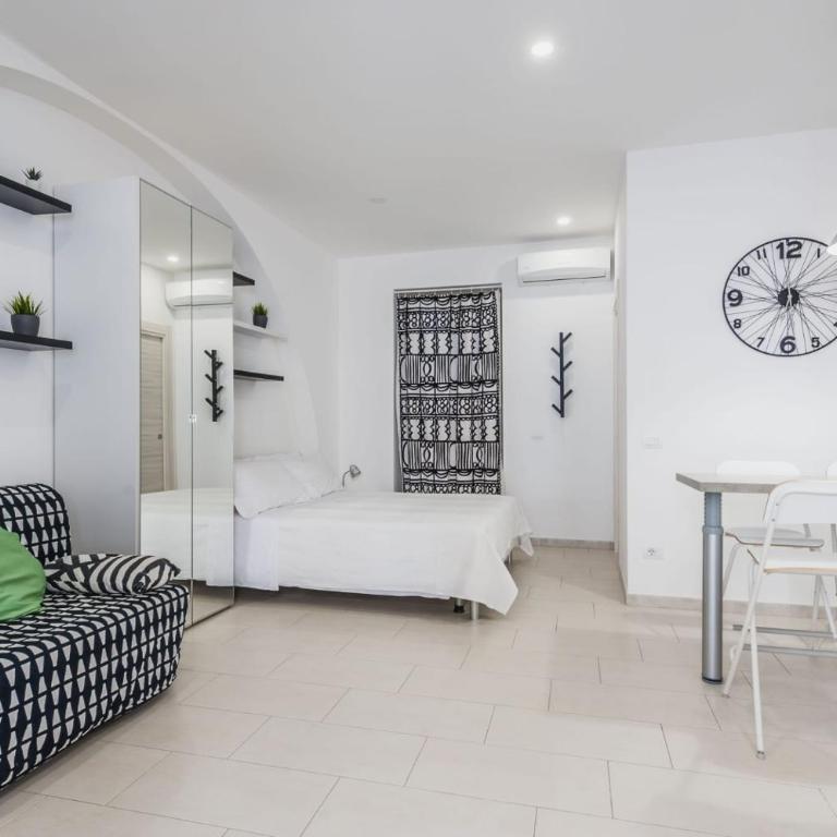 Black and White home - Studio Apartment - 4