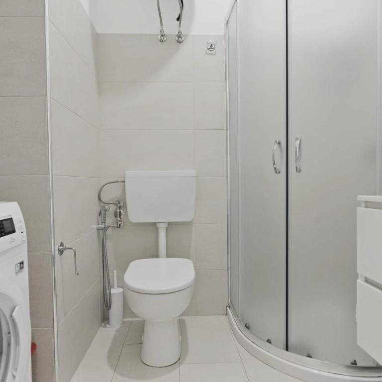 Black and White home - Studio Apartment - 14