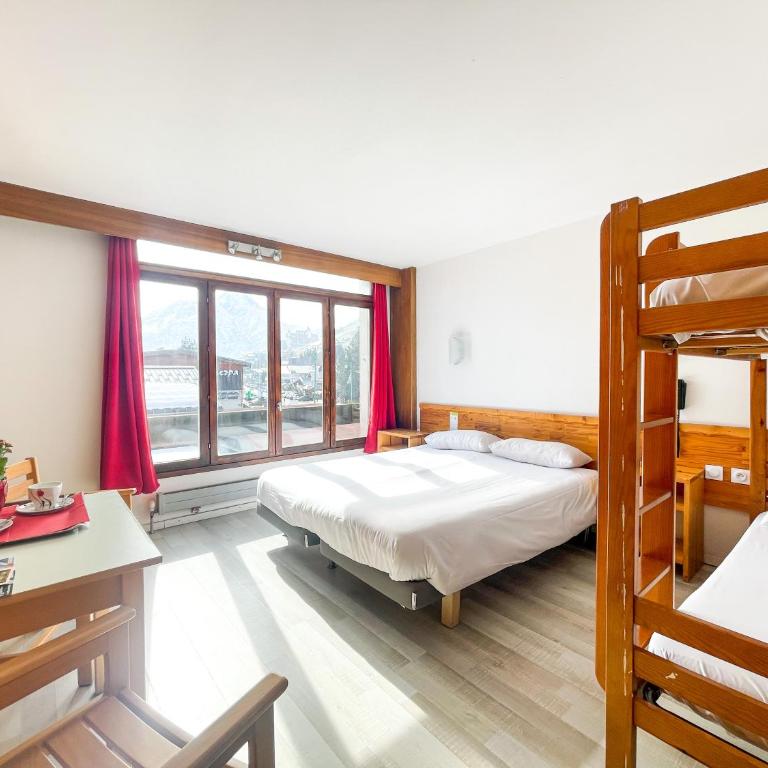 Atmosphere Hotel - Chambre Quadruple - Vue sur Montagnes - 2