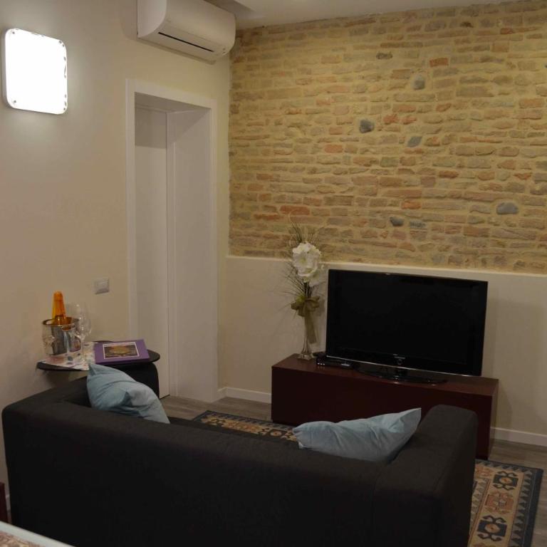 Heart of Parma - Appartamento con 2 Camere da Letto - 18