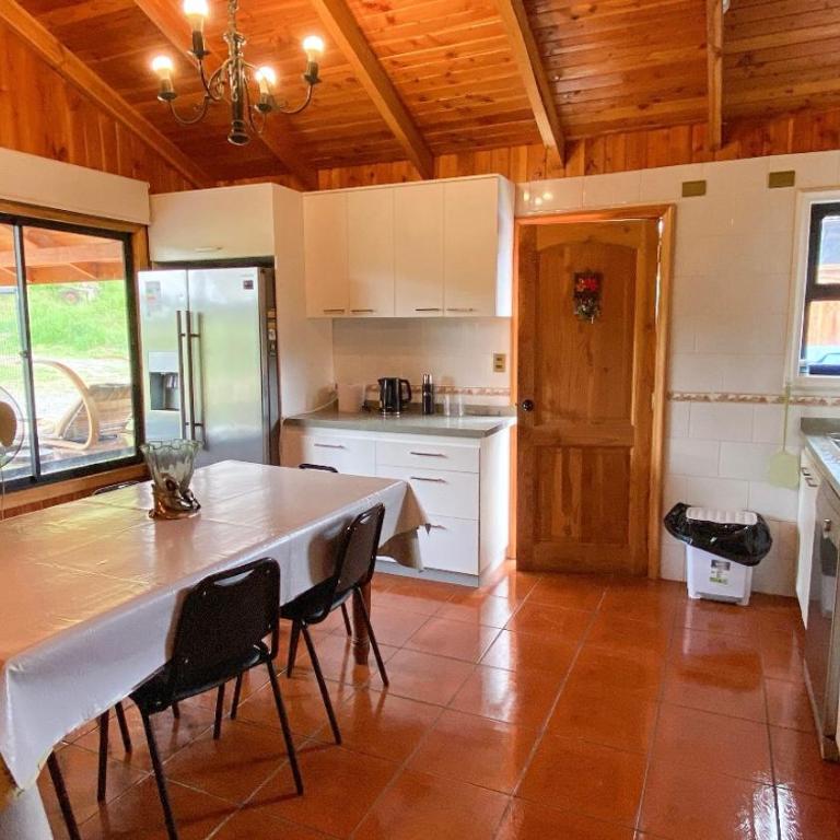 Casa lican Ray vista al lago - Three-Bedroom House - 11