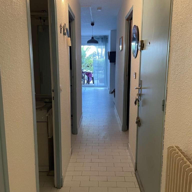 Appartement RDC à Port Camargue - 6 Couchages, Accès Direct Plage, Parking, Jardin - FR-1-250-263 - Apartment - 17