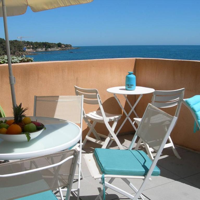 Panoramique mer, T2 climatisé neuf avec stationnement à 200 m du village - FR-1-768-55 - Appartement - 1