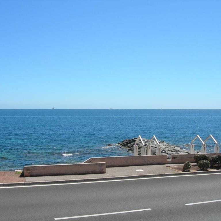 Panoramique mer, T2 climatisé neuf avec stationnement à 200 m du village - FR-1-768-55 - Appartement - 5