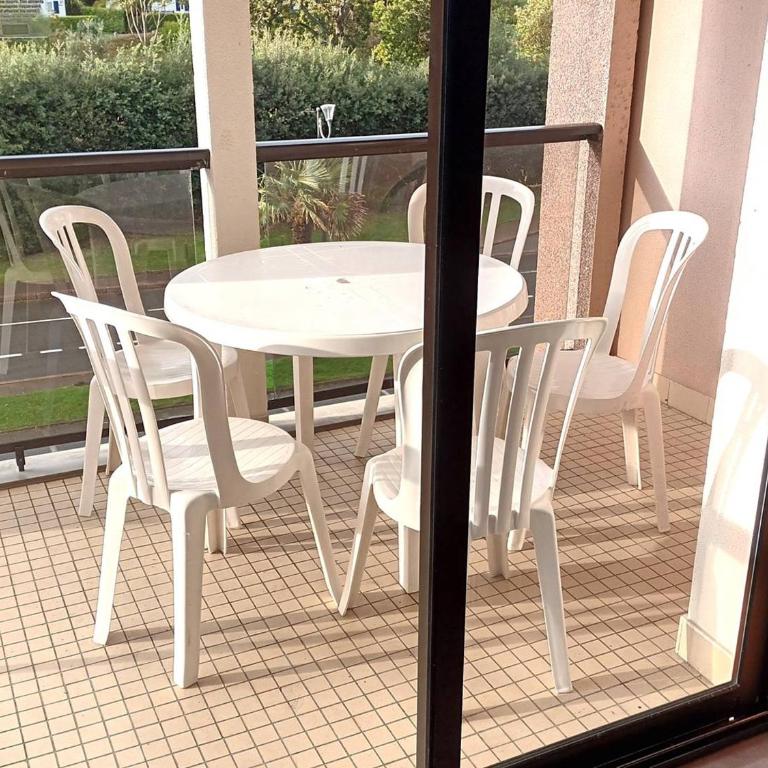 Appartement avec Piscine, WIFI, à 50m de la Plage de Trestraou - Perros-Guirec - FR-1-368-403 - Apartment - 2