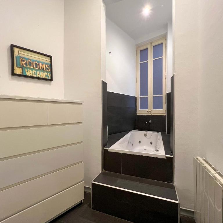 Stay Unique Apartments Cent - Three-Bedroom Apartment - 23