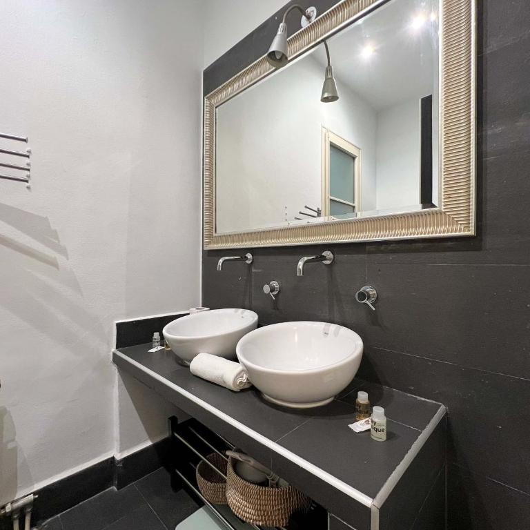 Stay Unique Apartments Cent - Three-Bedroom Apartment - 5
