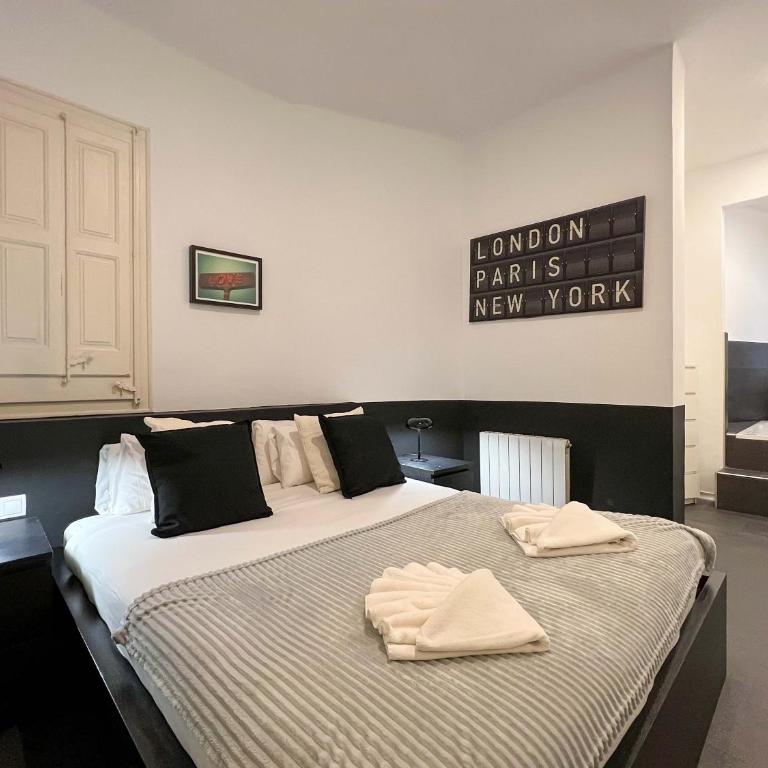 Stay Unique Apartments Cent - Three-Bedroom Apartment - 3
