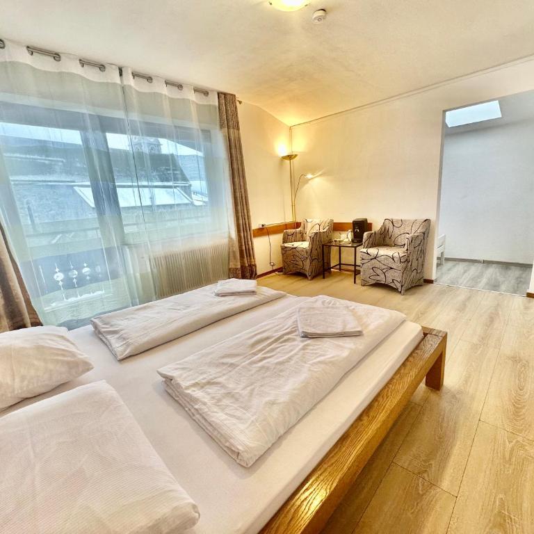 Haus Maria - Familienzimmer mit Balkon - 8