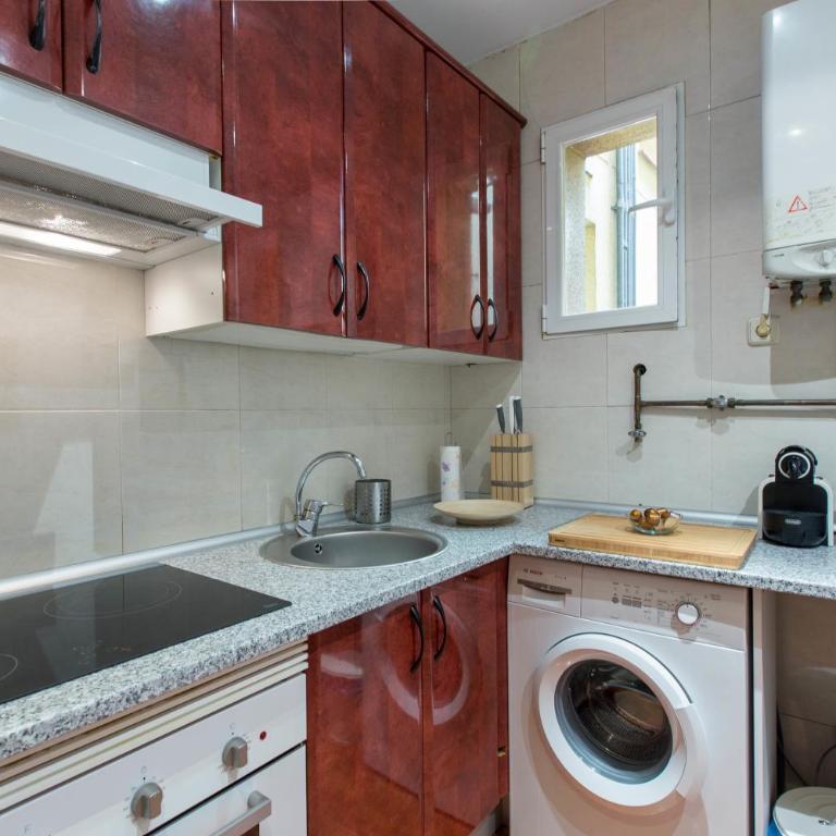 BookinMadrid - Puerta del Sol - Three-Bedroom Apartment - 22