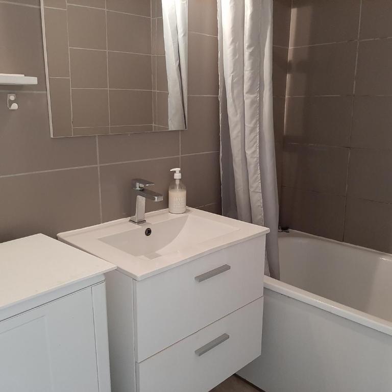 Villa Patio Charmante, 2 Pas des Plages, Terrasse, Parking, Piste Cyclable - FR-1-239-892 - Maison 1 Chambre - 23